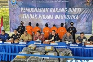 BNNP Sumbar Musnahkan 73 Kg Ganja, Satu dari Enam Tersangka Oknum Dosen