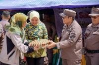 Kunjungi Lokasi Bencana, Jajaran Kejaksaan se Sumbar Dirikan Posko Peduli dan Dapur Umum