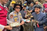 Tim K9 Temukan Barang Milik Korban Galodo di Komplek Perkantoran Bupati Solok