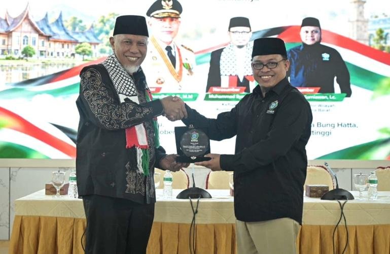 Gubernur Sumbar Mahyeldi Ketika membuka Seminar Kepalestinaan di Istana Bung Hatta, Bukittinggi, Minggu (25/10/2026). IST