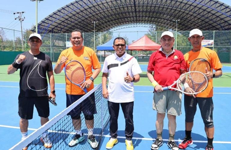 Wali Kota Pariaman Yota Balad bersama Ketum BAVETI Pusat Theo L. Sambuaga, Ketua BAVETI Sumbar Prof. Ganefri, Jumat (4/9/2026). IST