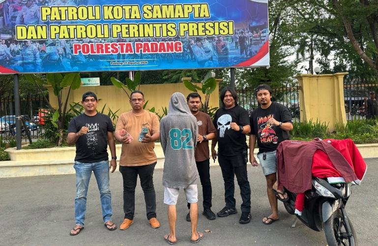 Tersangka OCA yang berhasil diamakan Tim Klewang Satreskrim Polresta Padang. Ia diduga pelaku pencurian di sebuah toko ponsel di Padang. IST