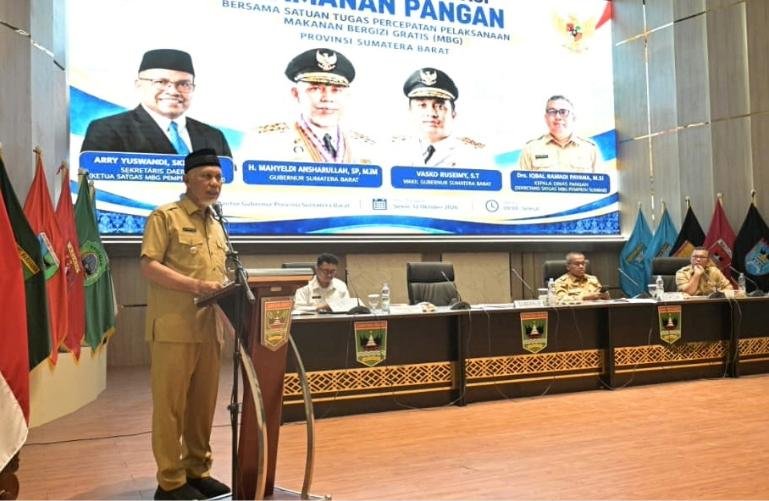 Gubernur Mahyeldi saat membuka Pertemuan Koordinasi Keamanan Pangan bersama Satgas Percepatan Pelaksanaan MBG Provinsi Sumbar di Aula Kantor Gubernur pada Senin (12/10/2026).IST