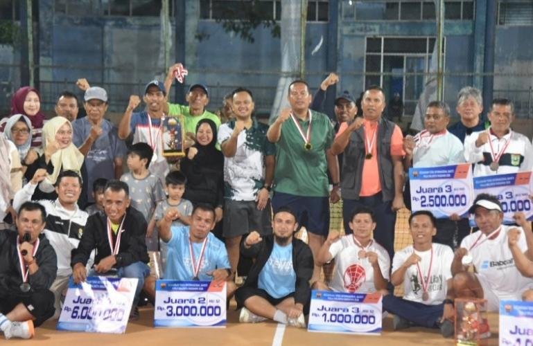 Wakil Wali Kota Pariaman, Mulyadi resmi tutup Turnamen Tenis Internasional BAVETI di Lapangan Tenis Karan Aur, Kota Pariaman, Minggu malam (6/9/2026). IST