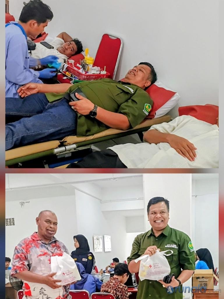 Bendahara Umum DPP IKBA UBH Sonny Affandi bersama Kepala Bidang Sosial DPP, Henddy Luthan sedang donorkan darahnya pada meninjau langsung lokasi tersebut pada Jumat (23/10/2026) sore. (dok: arunala.com)
