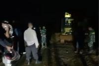 Alat Berat Dikerahkan Bersihkan Longsor Di Labuhan Sampik Palembayan