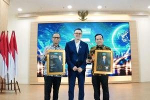 Bank Nagari Borong 3 Penghargaan, Dirut dan Dirkeu  Diapresiasi