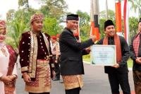 Bank Nagari Raih Penghargaan BUMD Peduli Lingkungan