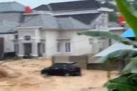 Debit Air Sungai Meningkat, Komplek Lumin Park dan Tempat Lain Terendam Banjir