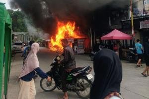 Kebakaran di Limau Manis, Dua Toko, Tiga Ruko serta Dua Rumah Petak Terbakar, Kerugian Ditaksir Rp3 Miliar