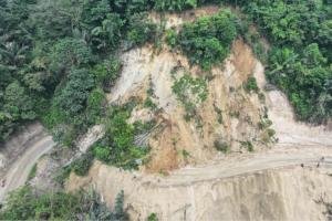 Longsor 15 Meter Tutup Jalan Bukittinggi-Matur, Akses Dialihkan via Panta-Matur