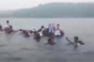 Sampan Pengangkut 37 Siswa Terbalik di Perairan Mentawai, Beruntung Seluruh Penumpang Selamat