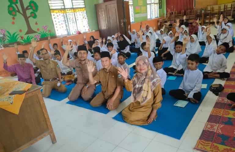 Suasana pemantauan Pesantren Ramadan tingkat SD yang ada di Kecamatan VII Koto Sungai Sariak, Selasa (4/4). (Dok : Istimewa)