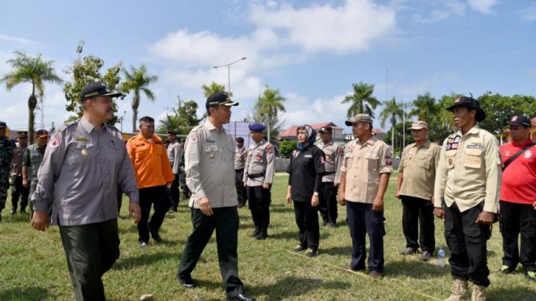 Wali Kota Pariaman, Genius Umar saat memimpin Apel Gladi Kesiapsiagaan Kelompok Siaga Bencana (KSB) se-Kota Pariaman bertempat di Youth Center Kota Pariaman (Gor Rawang), Kamis (9/3/2023). (Sumber : Istimewa)