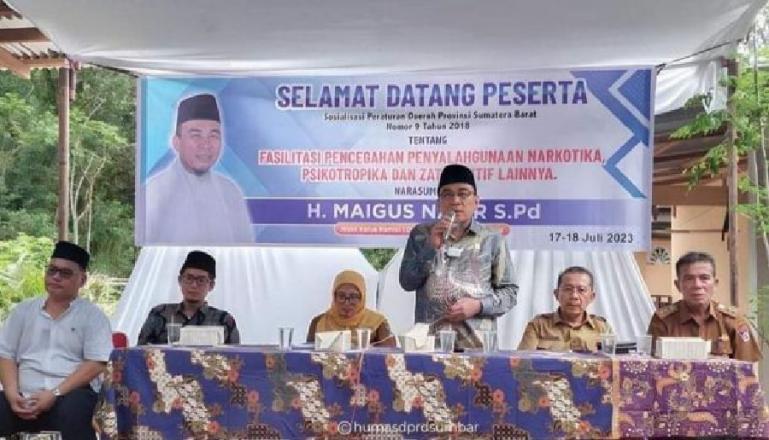 Wakil Ketua Komisi I DPRD Sumbar, Maigus Nasir saat sosialisasikan Perda Pencegahan Penyalahgunaan Narkotika, Psikotropika dan Zat Adiktif di Sungai Sapih, Sabtu (22/7). (Dok : Istimewa)