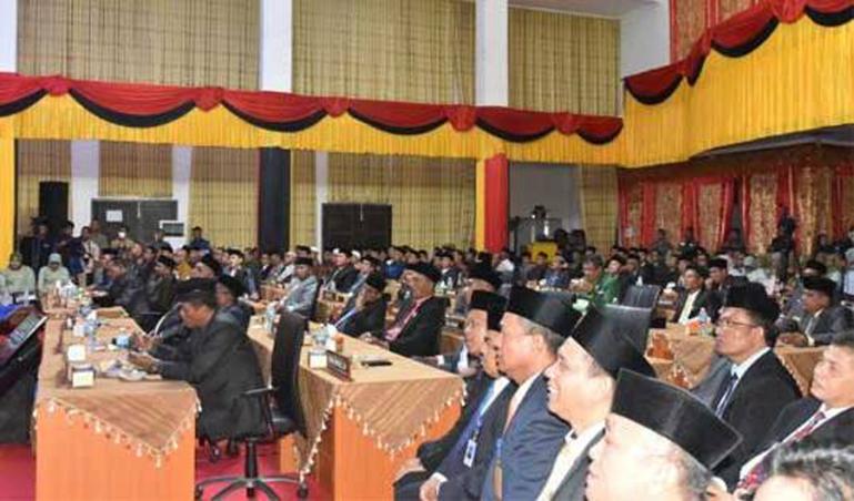 Anggota DPRD Padangpariaman dan undangan saat ikuti sidang paripurna penetapan HUT ke 190 kabupaten itu, Rabu (11/1). (Dok : Istimewa)