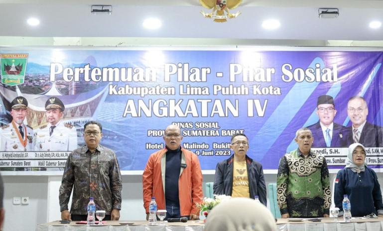 Ketua DPRD Sumbar, Supardi membuka Pertemuan Pilar-Pilar Sosial angkatan ke IV bersama masyarakat kecamatan Gunung Omeh, Kabupaten Limapuluh Kota di Hotel Grand Malindo Bukittinggi, Rabu (7/6). (Dok : Istimewa)