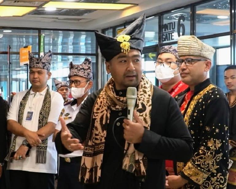 Wagub Sumbar, Audy Joinaldy hadiri peresmian kembali rute penerbangan Padang - Kuala Lumpur oleh maskapai Air Asia di BIM, Sabtu (1/10). (Dok : Istimewa)
