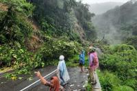 Hujan Lebat, Ruas Jalan Padang - Bukittinggi Longsor
