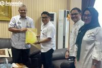 Inspektorat Serahkan Hasil Kelola Pajak pada Bapenda Sumbar