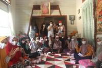 Kesantunan Indra Catri Dikagumi Emak-emak di Pasaman