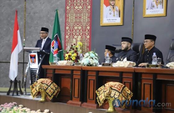Sekjen Kemlu RI, Denny Abdi sebagai tokoh masyarakan berikan masukan saat hadiri sidang paripurna istimewa peringatan HJK Padang ke-357 tahun di DPRD Kota Padang, Jumat (7/8/2026). IST