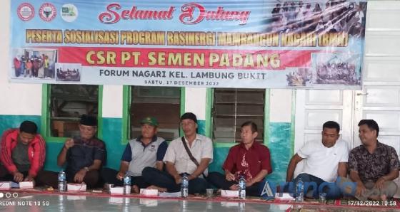 Tokoh masyarakat dan anggota Forum Nagari Lambung Bukit, saat ikuti sosialisasi yang diadakan PTSP, Sabtu (17/12). (Dok : Istimewa)