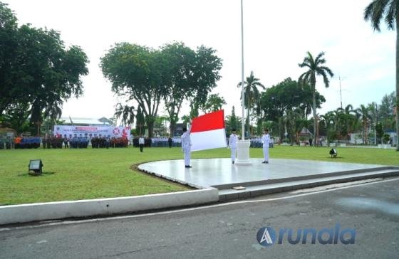 Pengibaran bendera Merah Putih dengan disaksikan di halaman Kantor Gubernur Sumbar, Rabu (28/10/2026), disaksikan para perangkat daerah (OPD) di lingkungan Pemprov Sumbar. IST