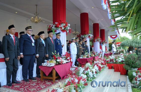 Para undangan yang hadir dalam peringatan HUT ke-81 Kemerdekaan Republik Indonesia di halaman Istana Gubernur Sumbar, Senin (17/8/2026). IST