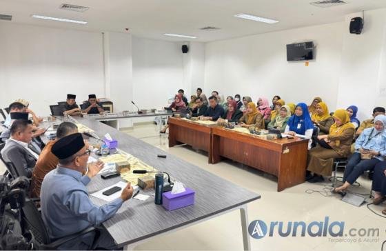 Sejumlah pihak terkait saat RDP dengan Komisi IV DPRD Kota Padang, Senin (26/10/2026). IST