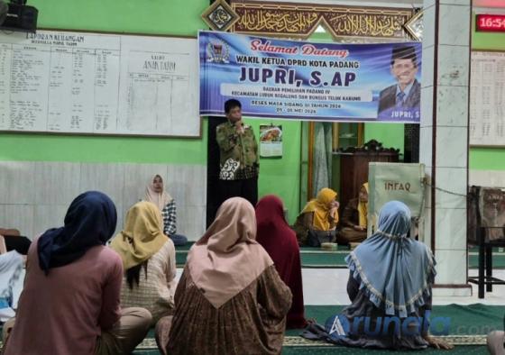 Wakil Ketua DPRD Kota Padang Jufri saat  reses di Musala Nurul Yaqin RW II, Kelurahan Tanjung Saba, Pitameh Nan XX, Kecamatan Lubuk Begalung, Senin (4/5/2026). IST